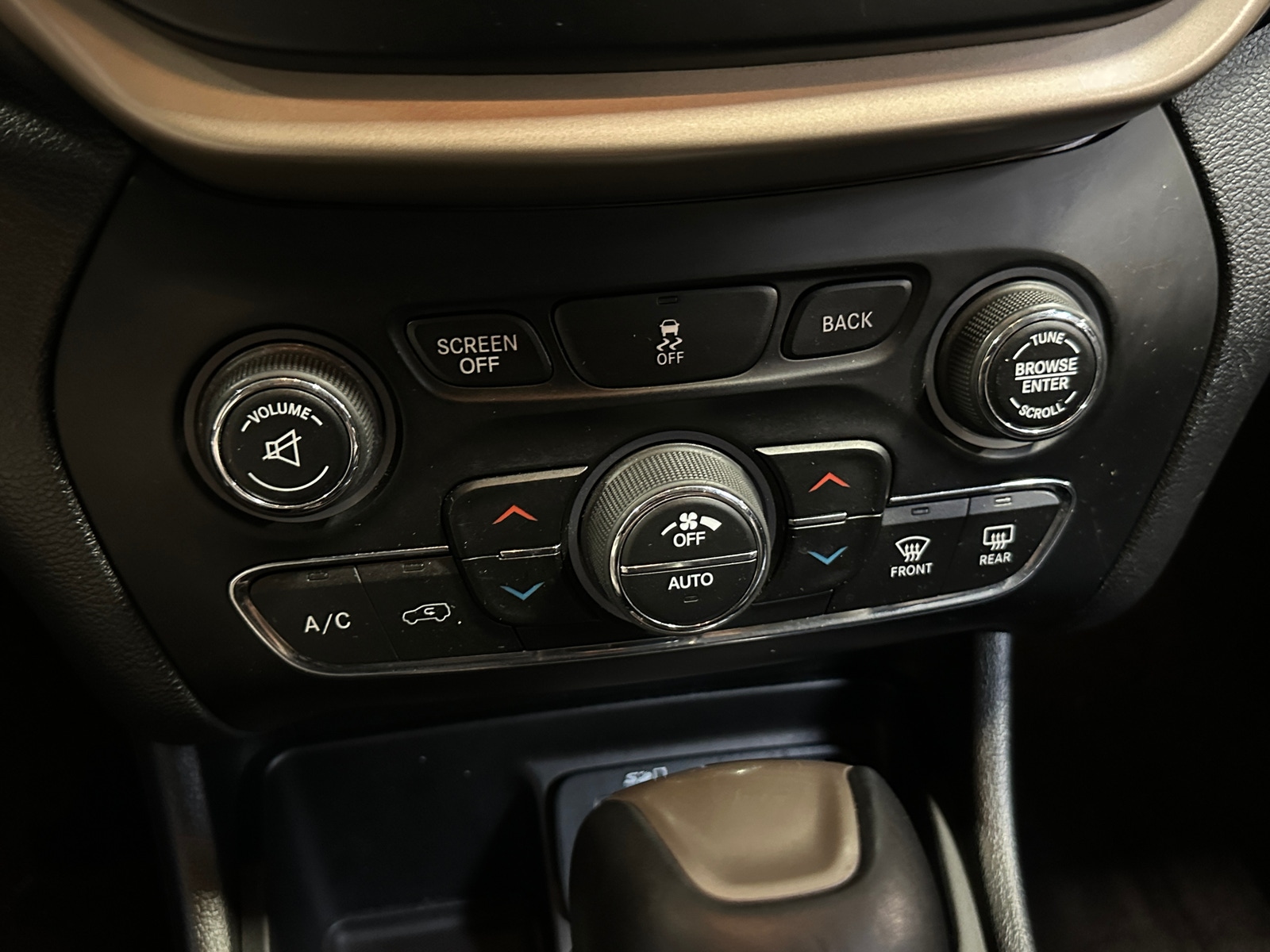 Thumbnail: 2018 Jeep Cherokee - 3