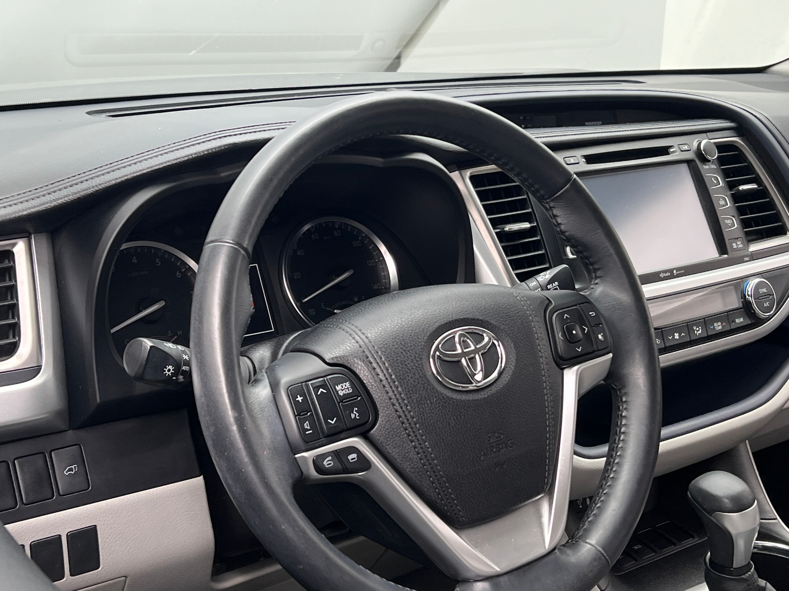 Thumbnail: 2015 Toyota Highlander - 4