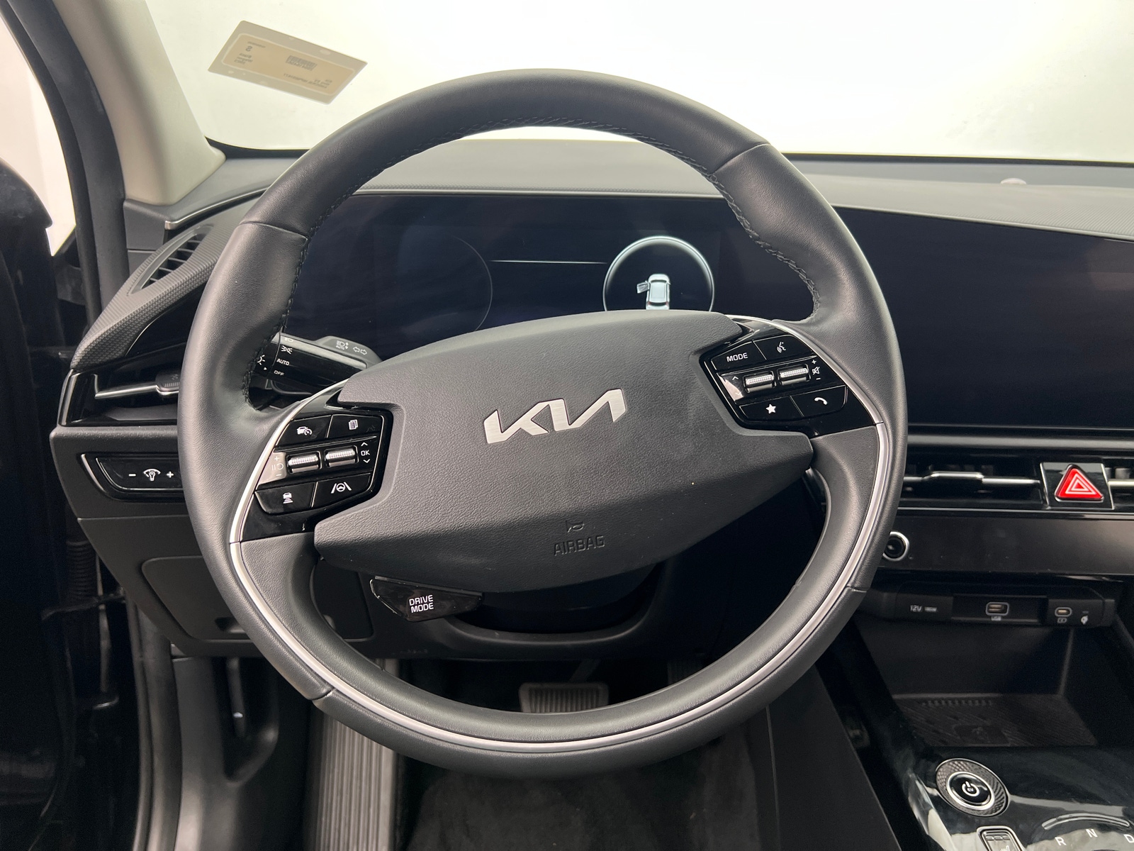 Thumbnail: 2023 Kia Niro - 4
