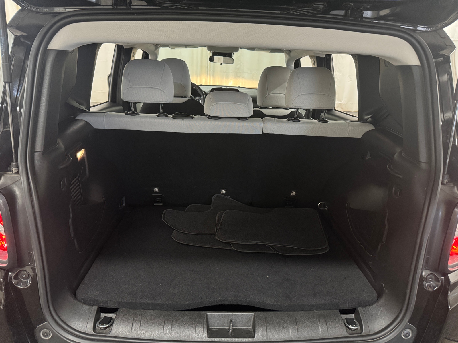 Thumbnail: 2020 Jeep Renegade - 7