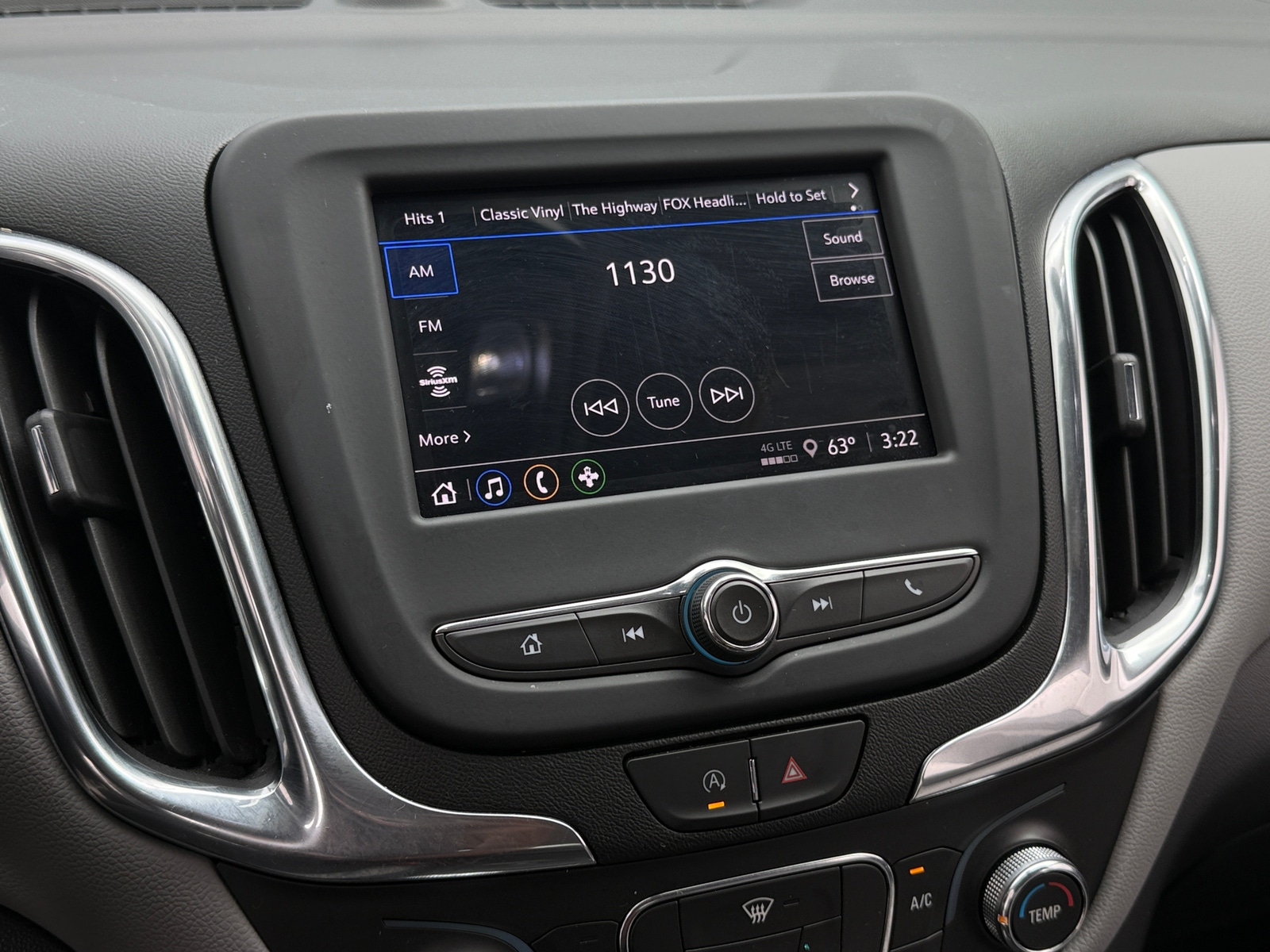 Thumbnail: 2022 Chevrolet Equinox - 4