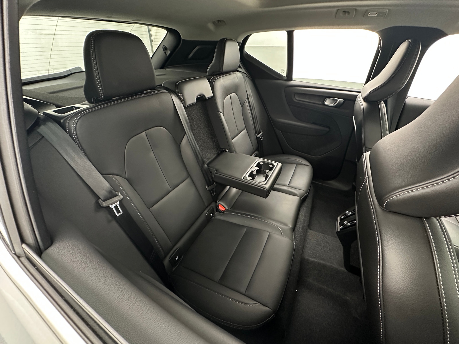 Thumbnail: 2025 Volvo XC40 - 5
