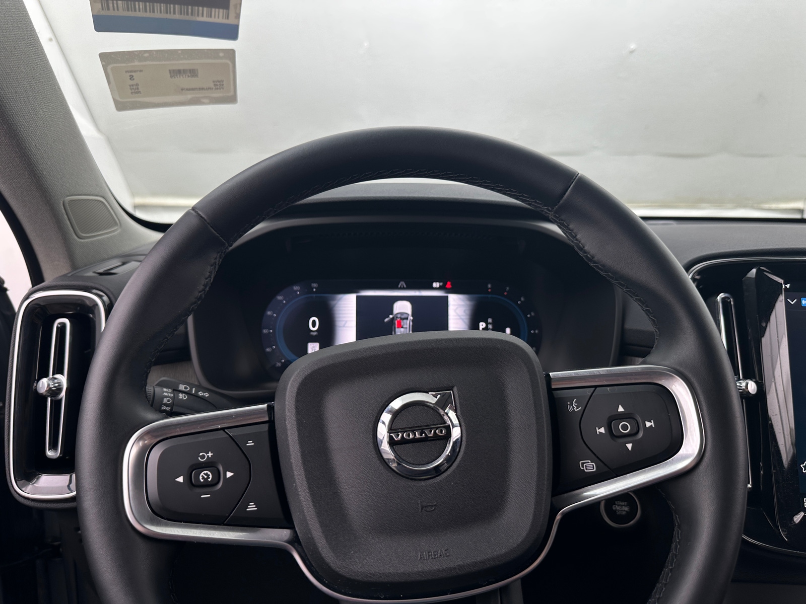 Thumbnail: 2025 Volvo XC40 - 4