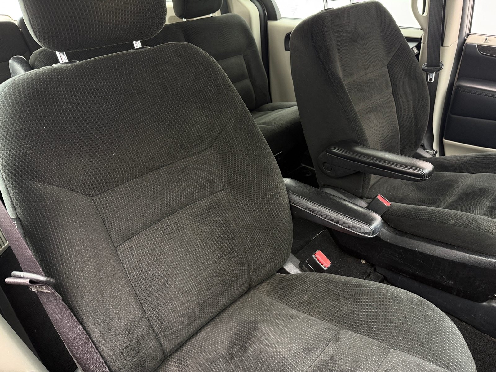 Thumbnail: 2016 Dodge Grand Caravan - 2