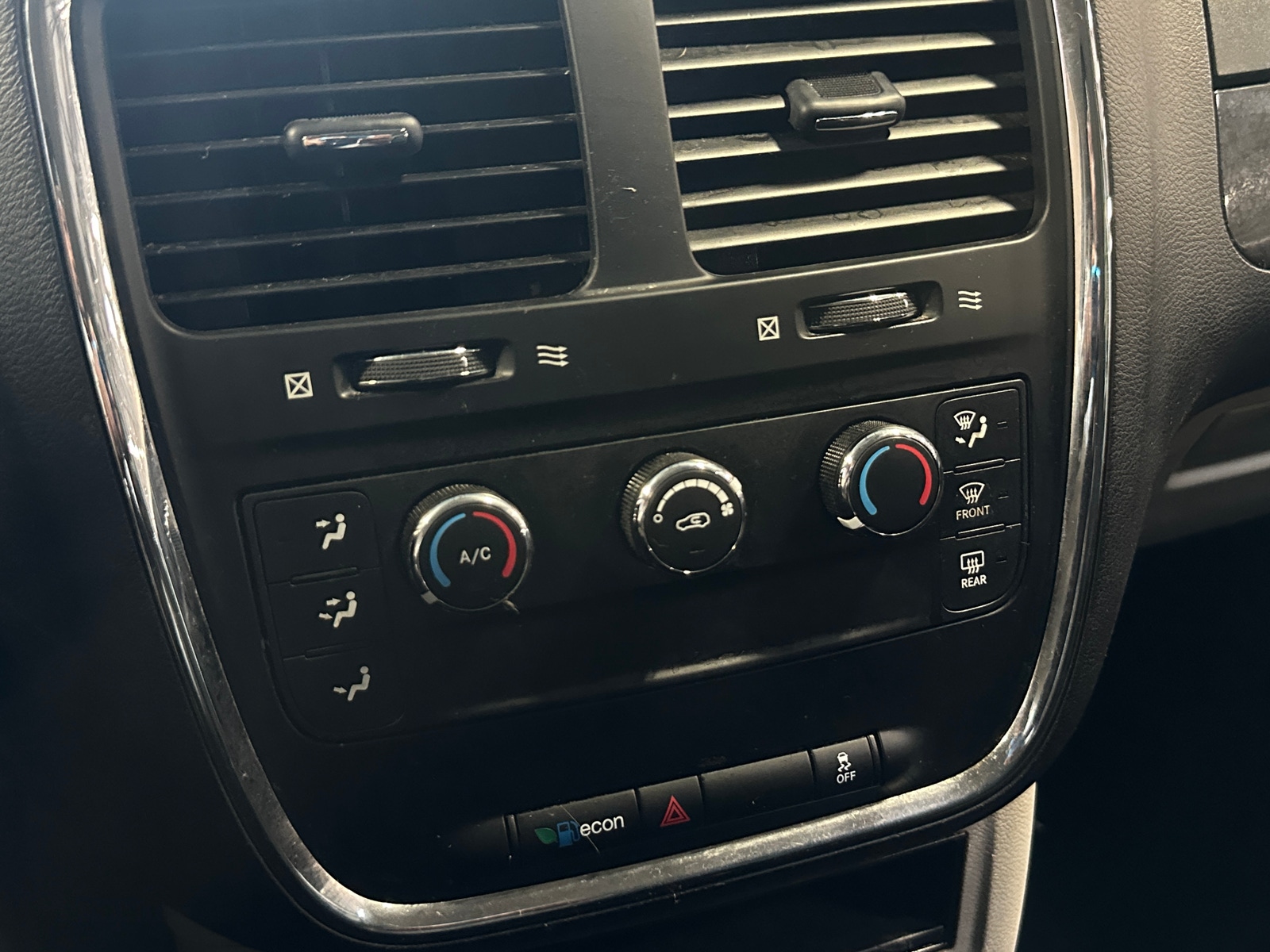 Thumbnail: 2016 Dodge Grand Caravan - 4