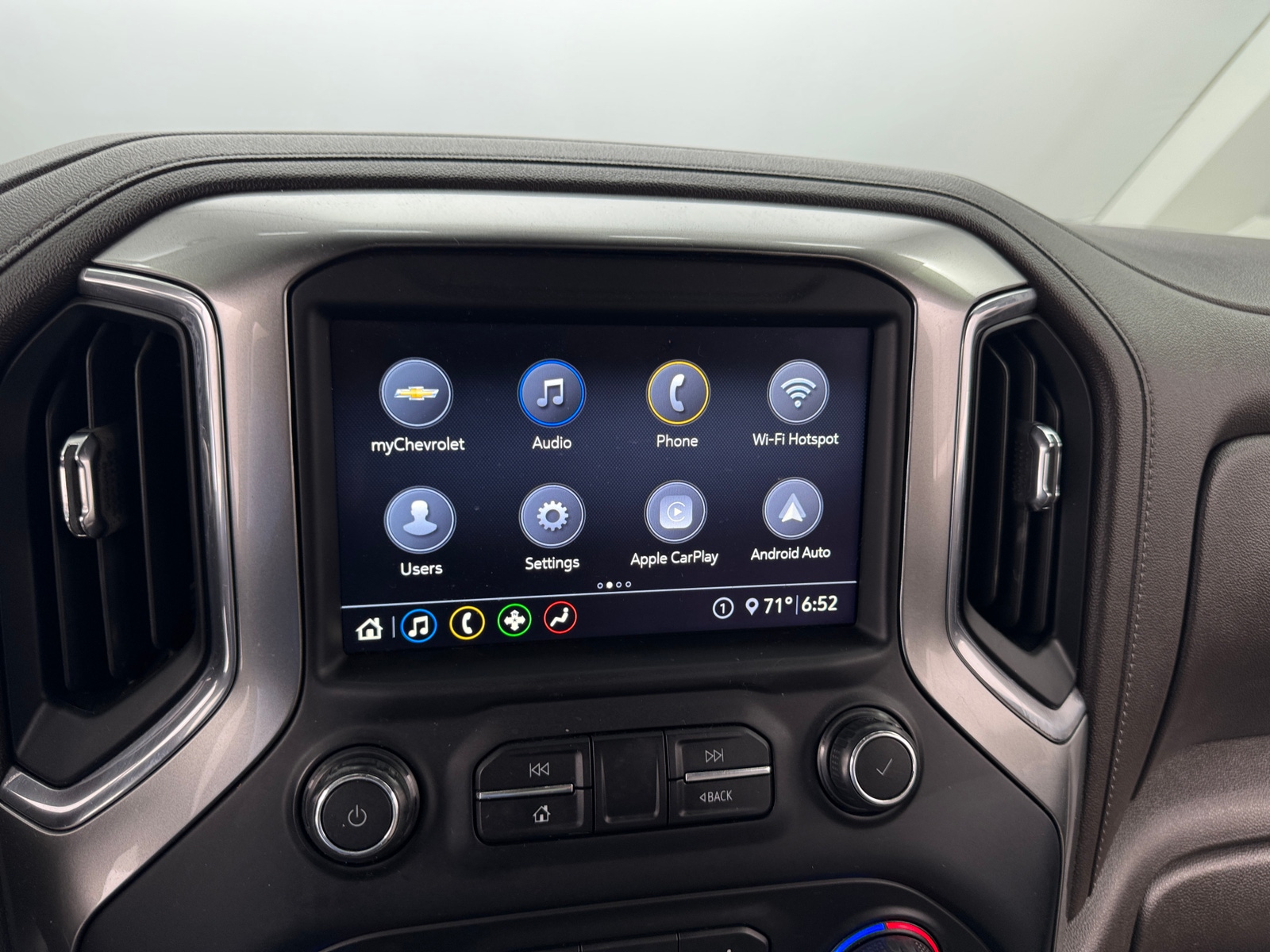 Thumbnail: 2020 Chevrolet Silverado 1500 - 3