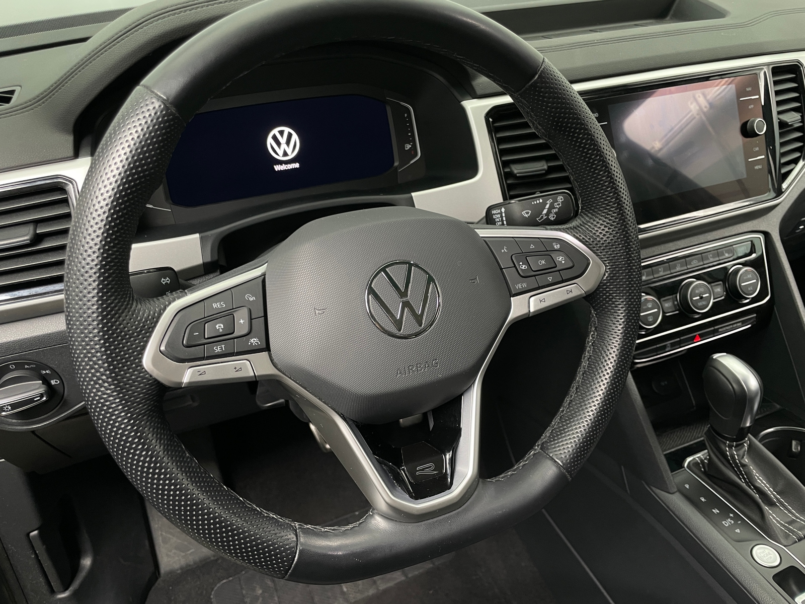 Thumbnail: 2022 Volkswagen Atlas - 4