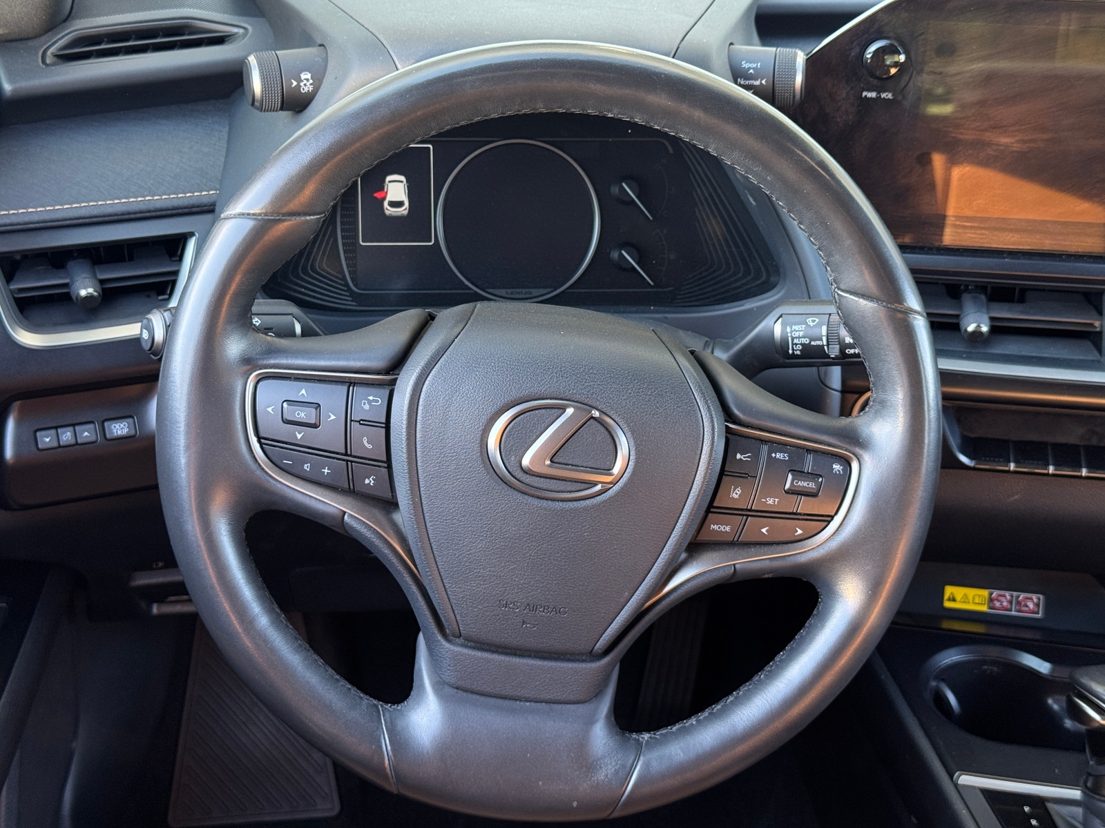 Thumbnail: 2023 Lexus UX - 4