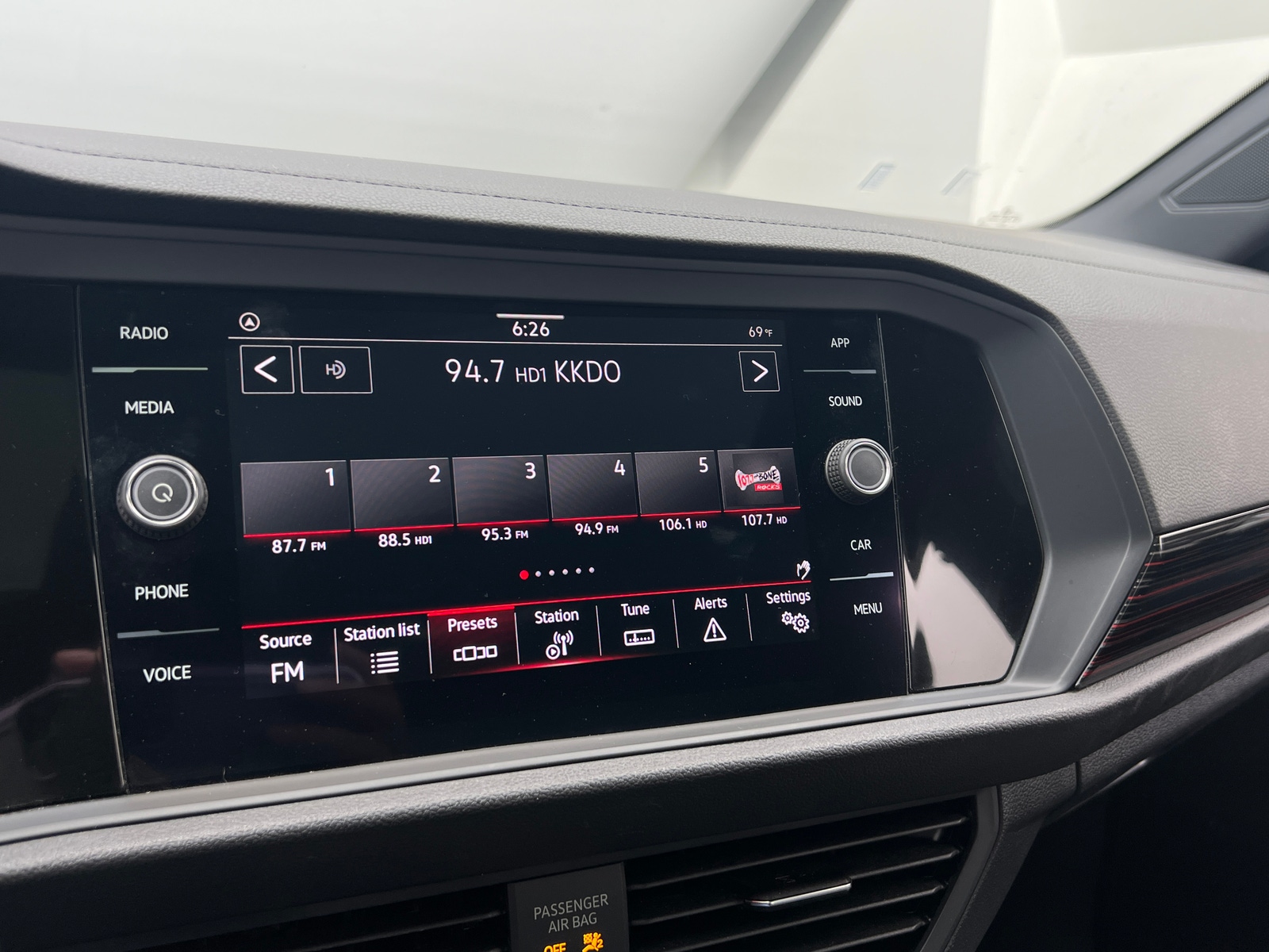 Thumbnail: 2022 Volkswagen Jetta - 3