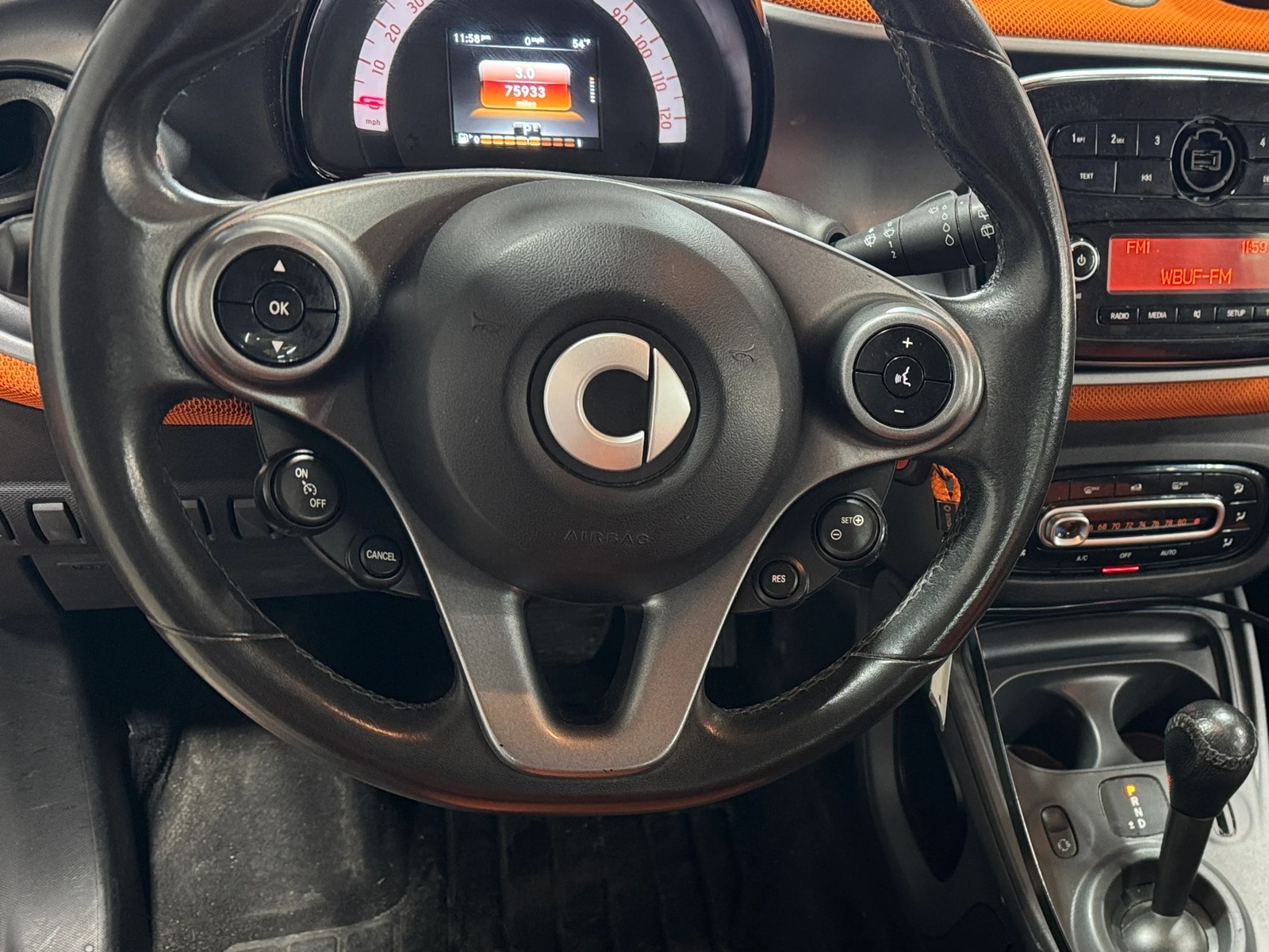 Thumbnail: 2016 smart fortwo - 4