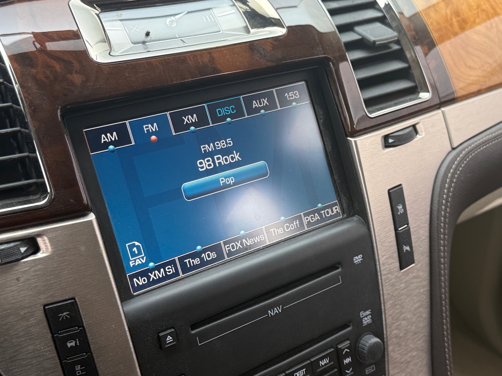 Thumbnail: 2010 Cadillac Escalade - 3