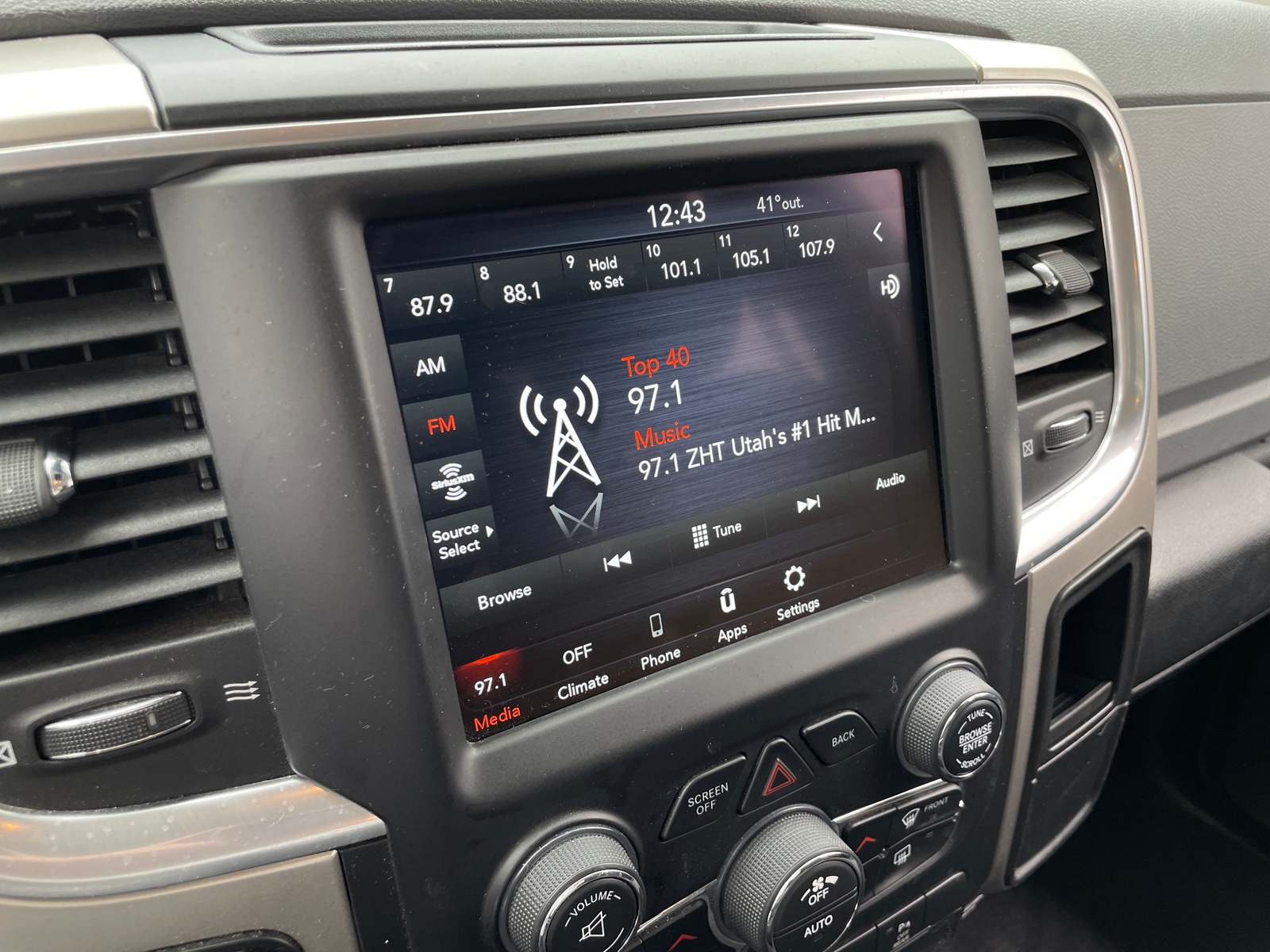 Thumbnail: 2020 RAM 1500 Classic - 4