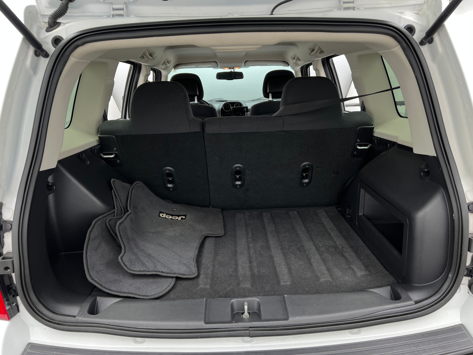 Thumbnail: 2014 Jeep Patriot - 7