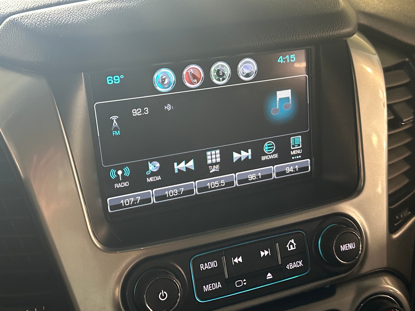 Thumbnail: 2020 Chevrolet Suburban - 3