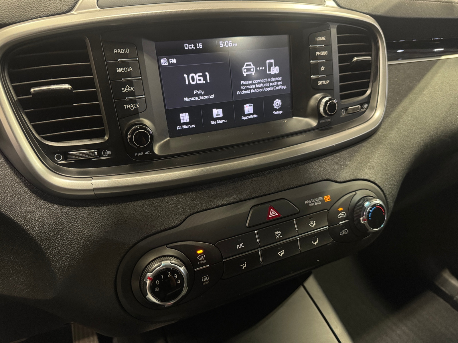 Thumbnail: 2020 Kia Sorento - 4