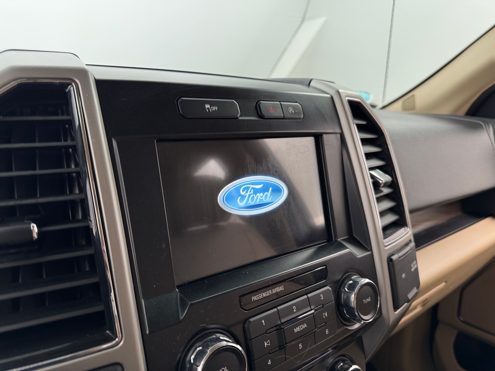 Thumbnail: 2017 Ford Econoline - 3