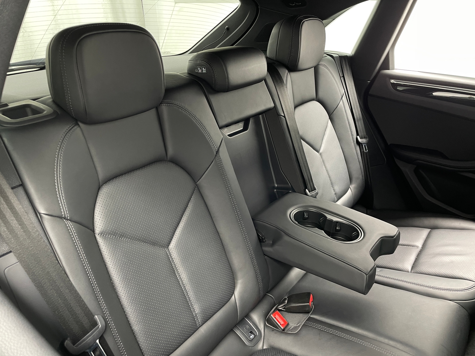 Thumbnail: 2023 Porsche Macan - 5