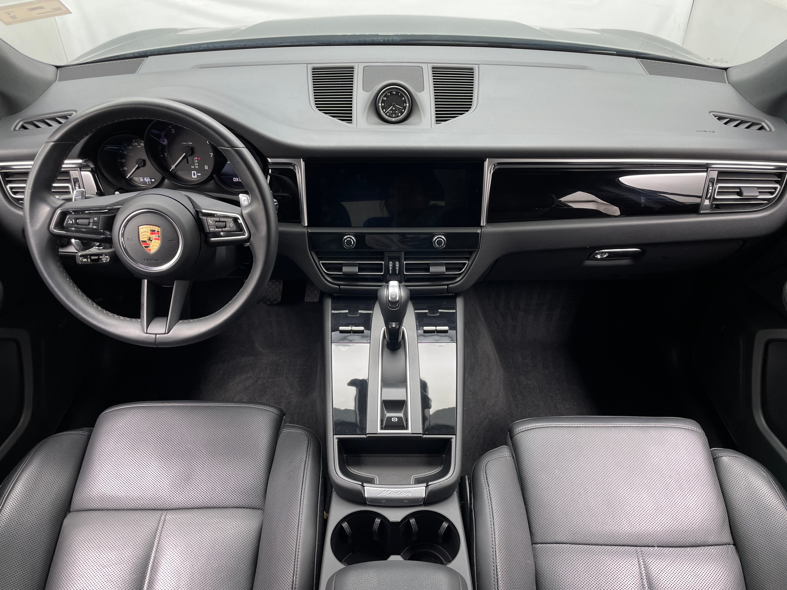 Thumbnail: 2023 Porsche Macan - 2