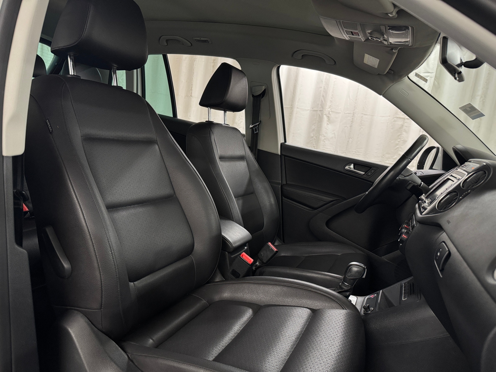 Thumbnail: 2015 Volkswagen Tiguan - 2