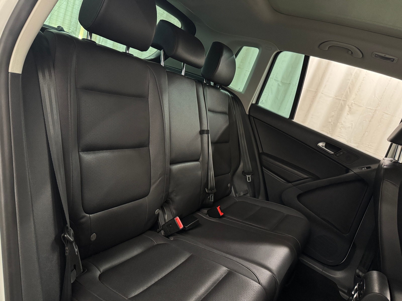 Thumbnail: 2015 Volkswagen Tiguan - 6