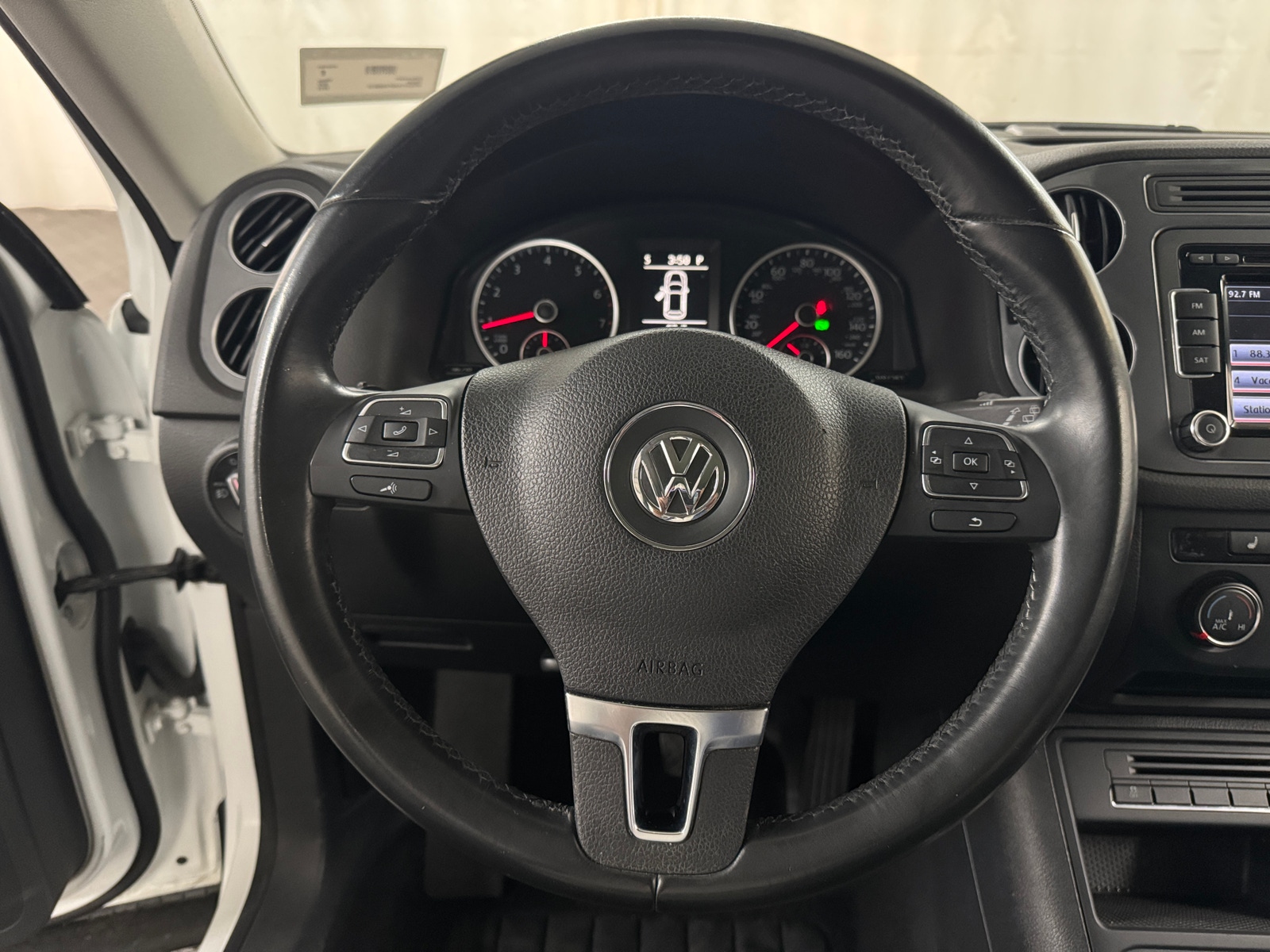 Thumbnail: 2015 Volkswagen Tiguan - 5