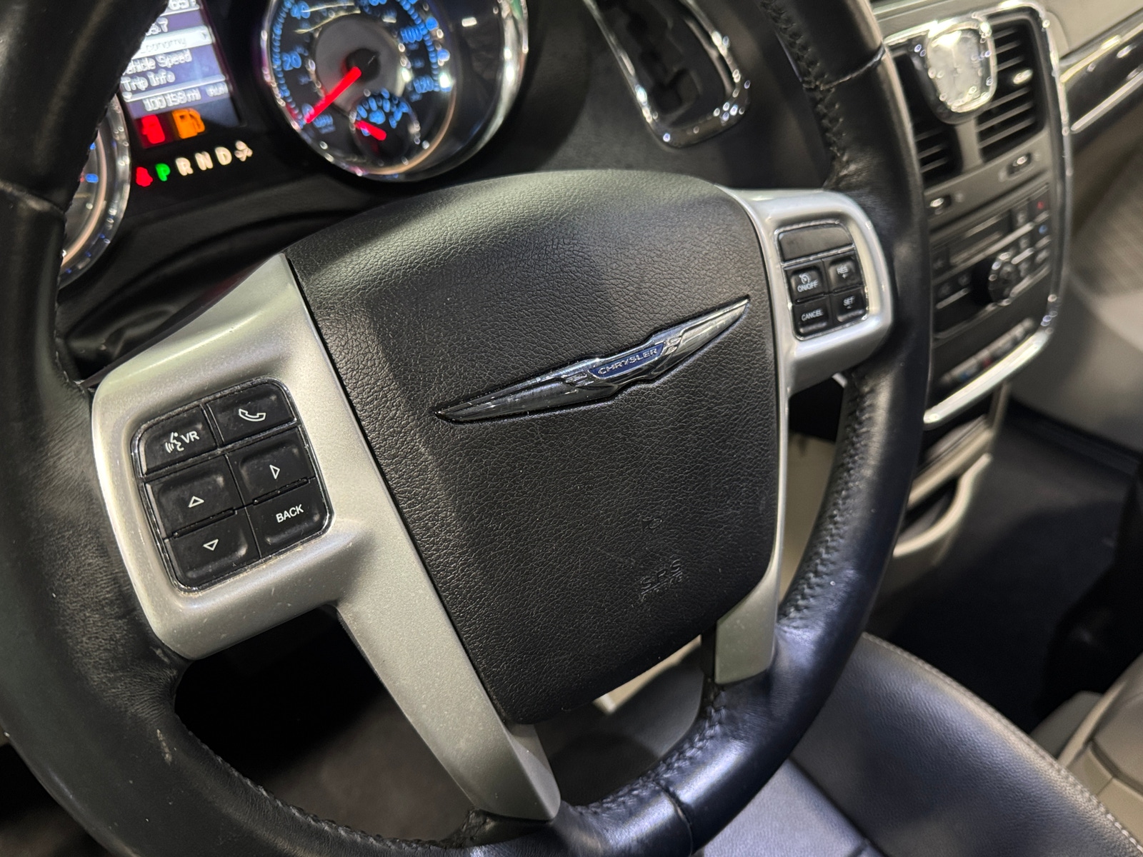 Thumbnail: 2016 Chrysler Town & Country - 4