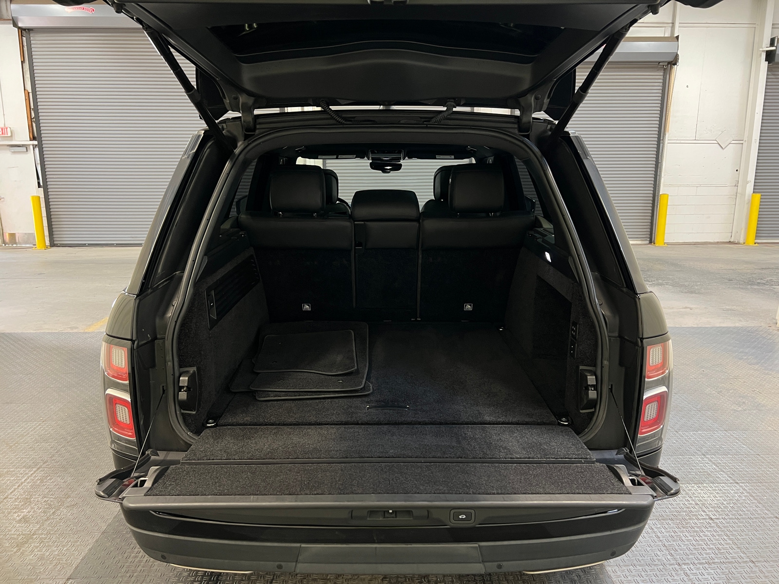Thumbnail: 2018 Land Rover Range Rover - 6