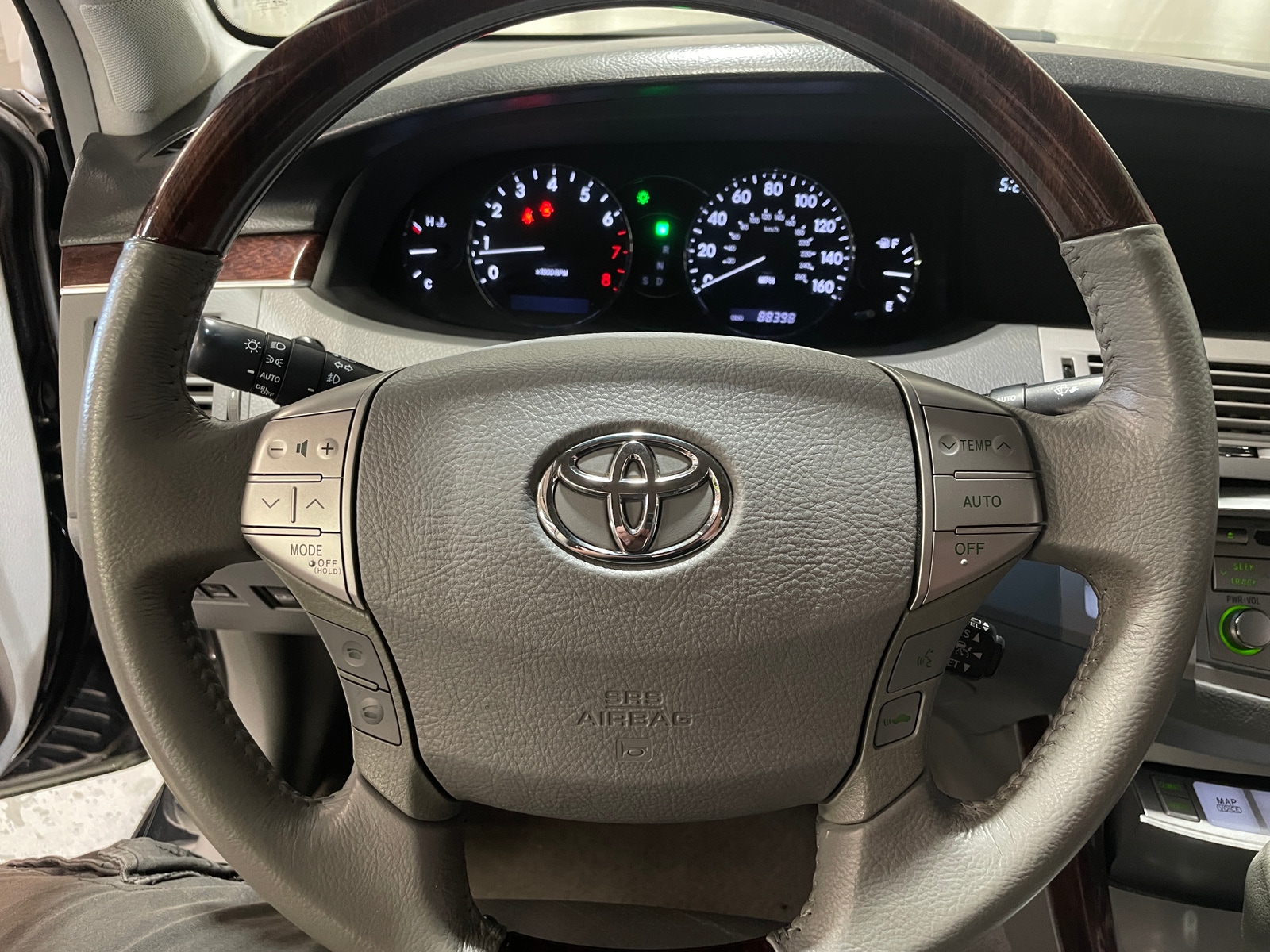 Thumbnail: 2010 Toyota Avalon - 4