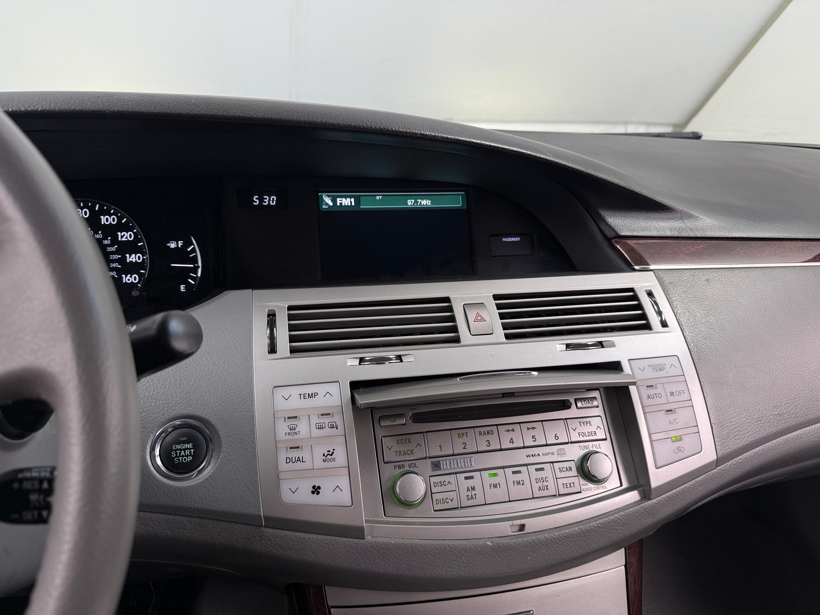 Thumbnail: 2010 Toyota Avalon - 3