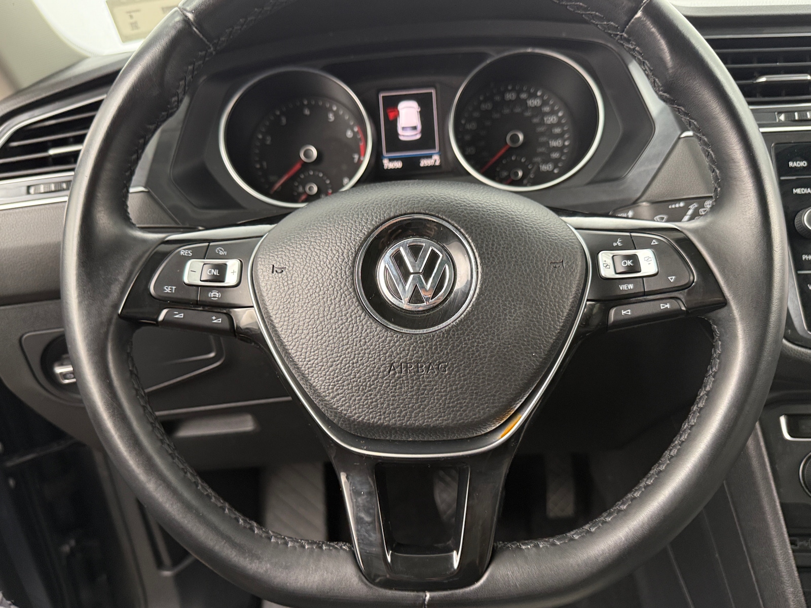 Thumbnail: 2019 Volkswagen Tiguan - 4