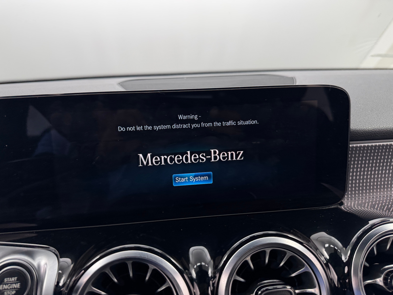 Thumbnail: 2022 Mercedes-Benz GLB - 3