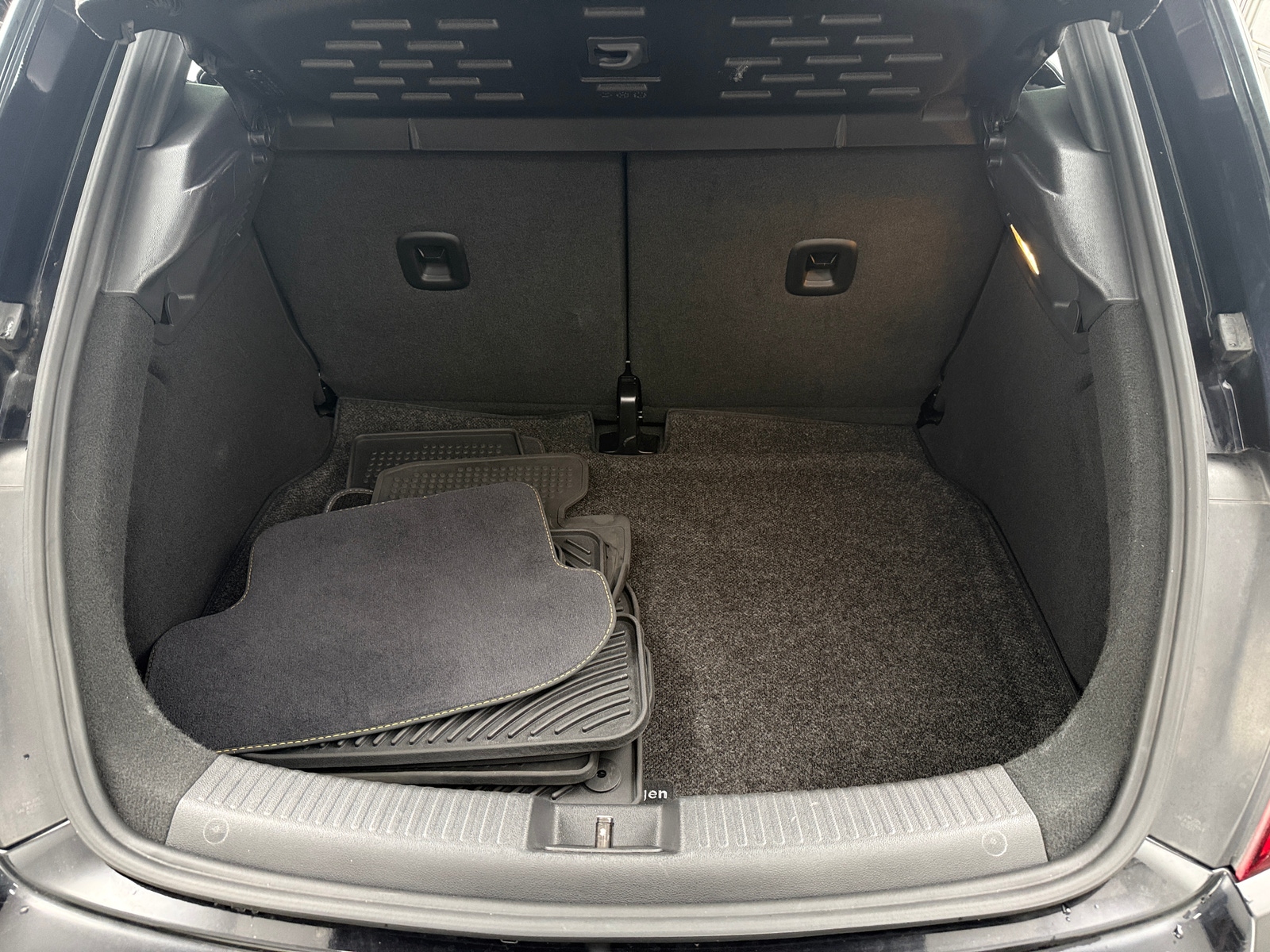 Thumbnail: 2017 Volkswagen Beetle - 7