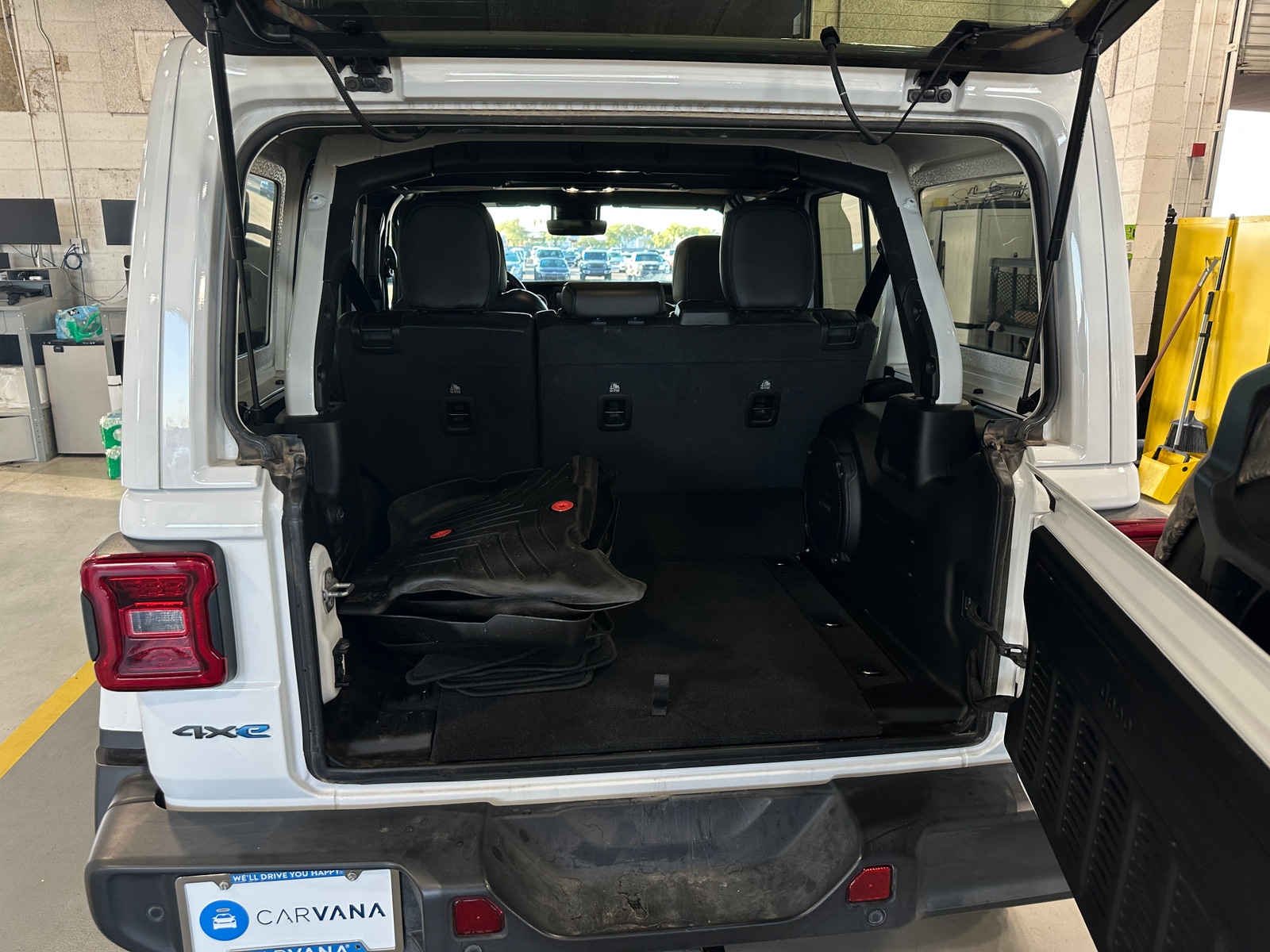 Thumbnail: 2021 Jeep Wrangler - 6