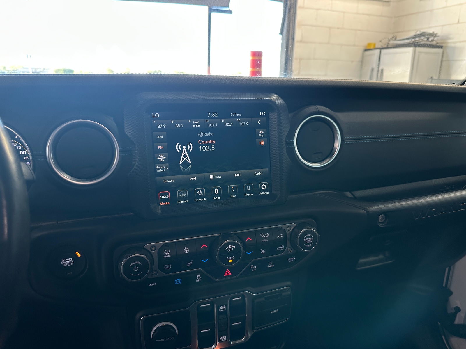 Thumbnail: 2021 Jeep Wrangler - 3