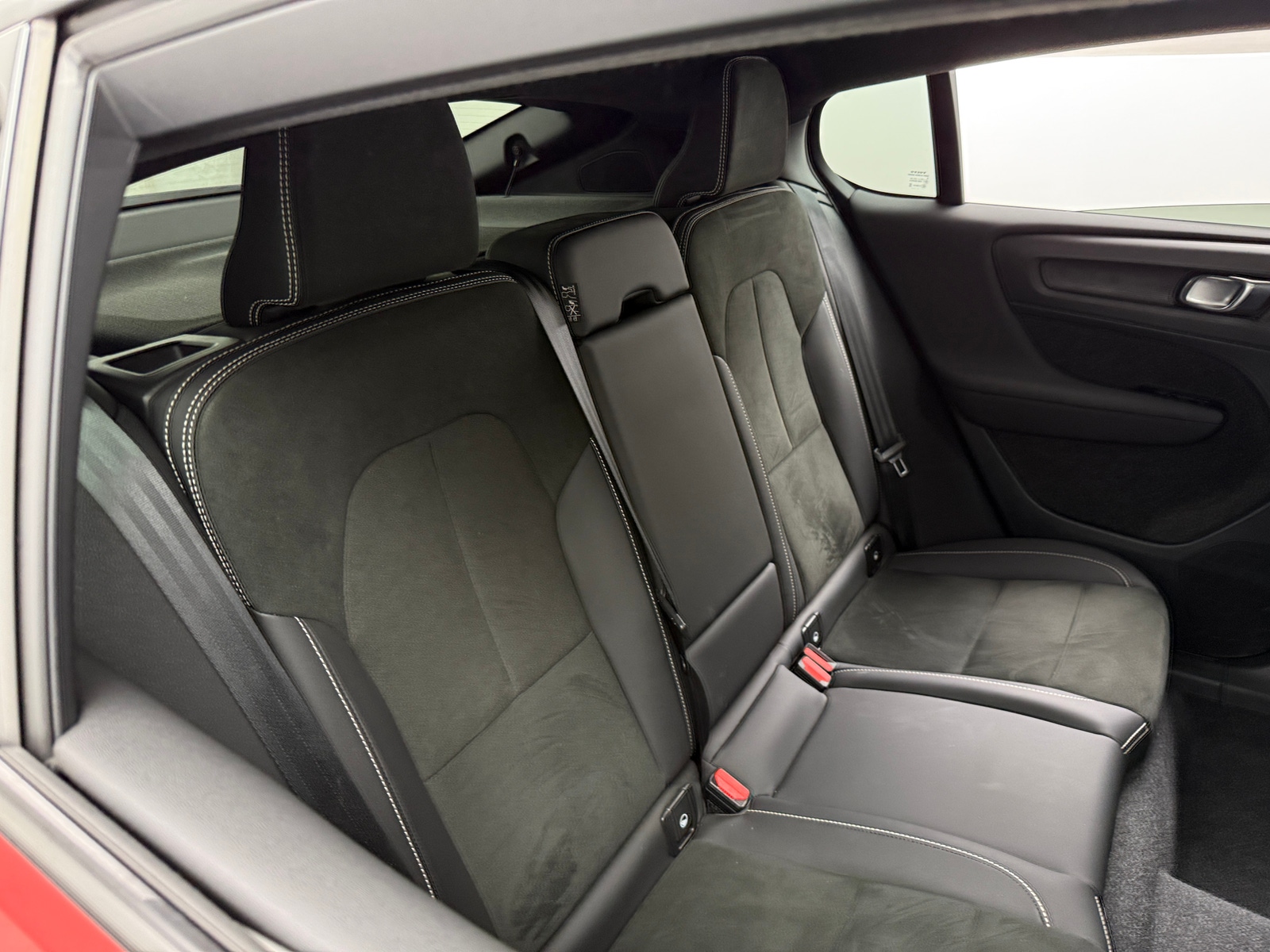 Thumbnail: 2022 Volvo C40 - 6