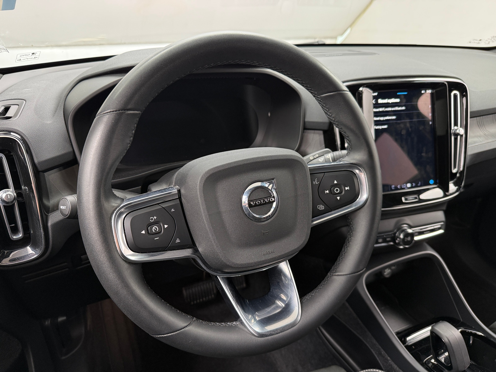 Thumbnail: 2022 Volvo C40 - 5