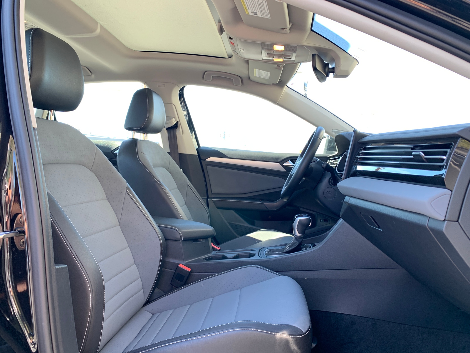 Thumbnail: 2025 Volkswagen Jetta - 2