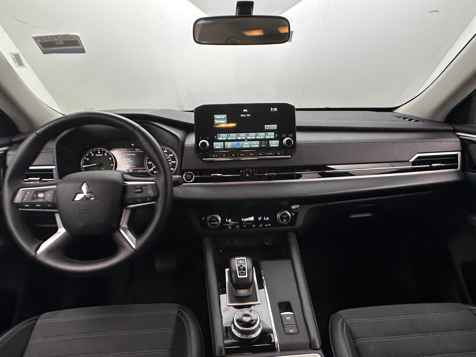 Thumbnail: 2024 Mitsubishi Outlander - 2