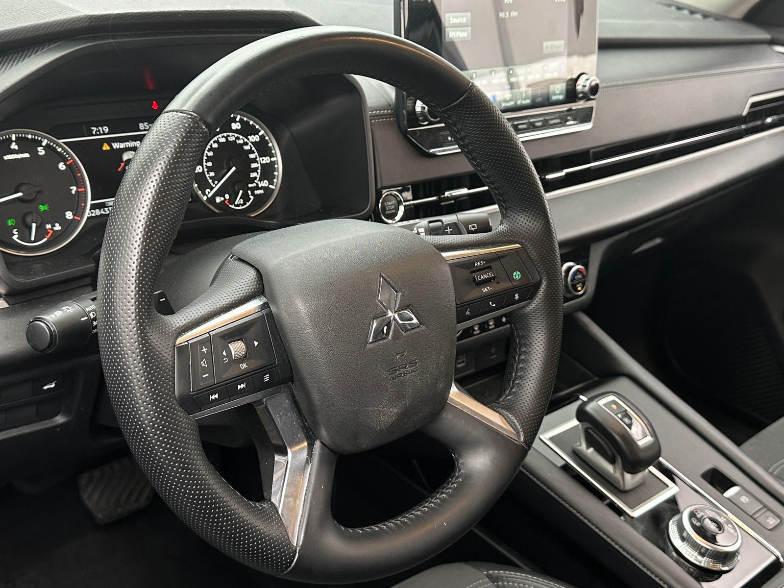 Thumbnail: 2024 Mitsubishi Outlander - 4