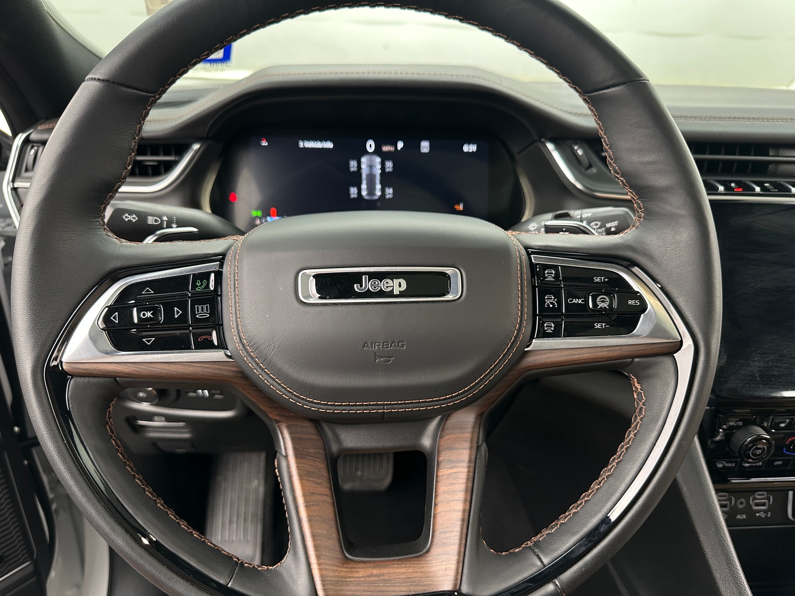 Thumbnail: 2024 Jeep Grand Cherokee - 4