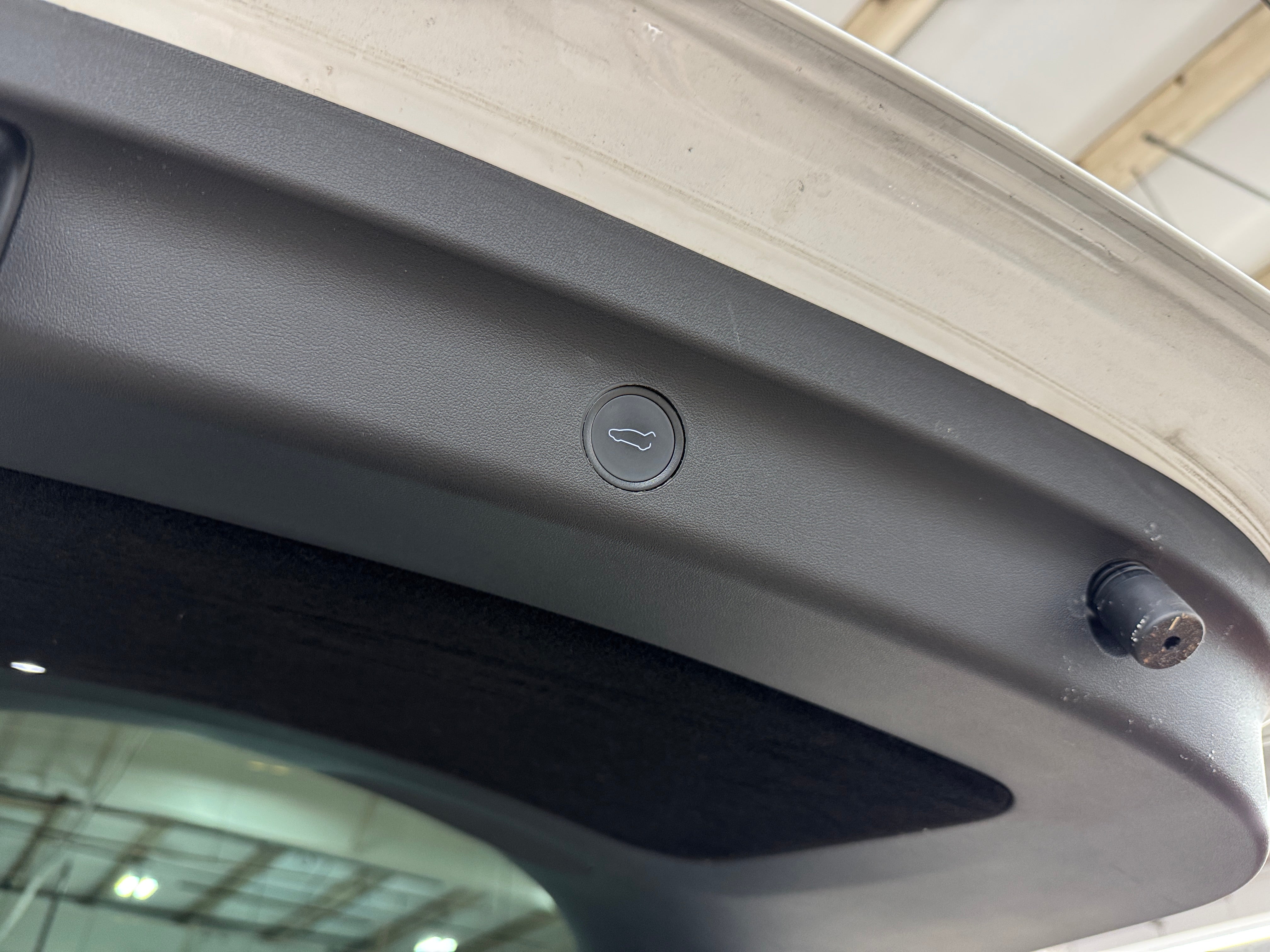 Used 2022 Tesla Model Y Long Range with VIN 7SAYGDEE2NA009852 for sale in Oak Creek, WI