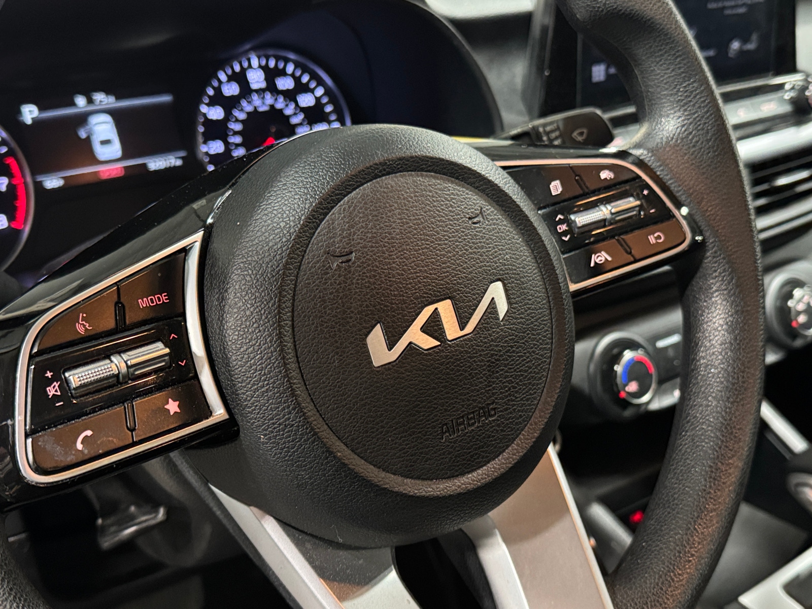 Thumbnail: 2023 Kia Forte - 5