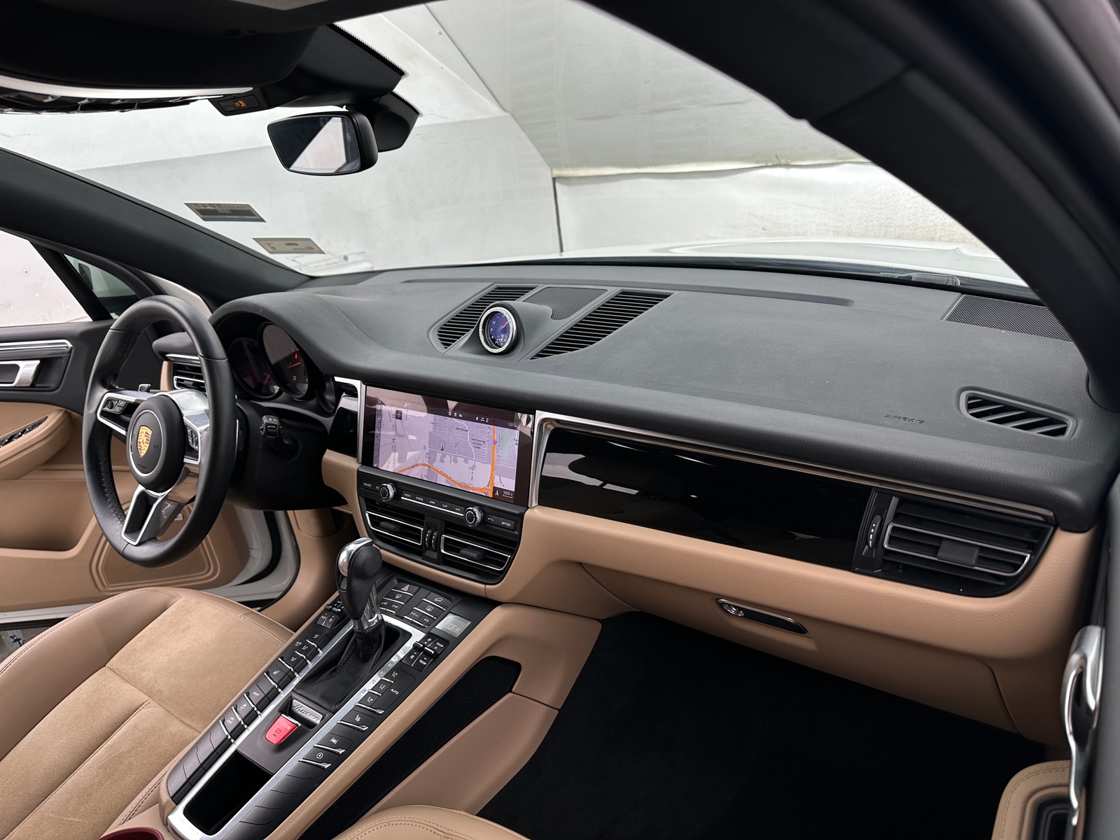Thumbnail: 2021 Porsche Macan - 2