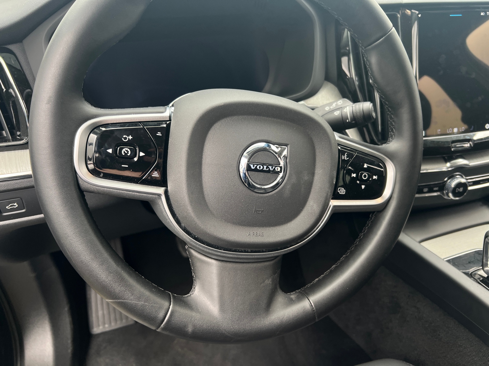 Thumbnail: 2025 Volvo XC60 - 4