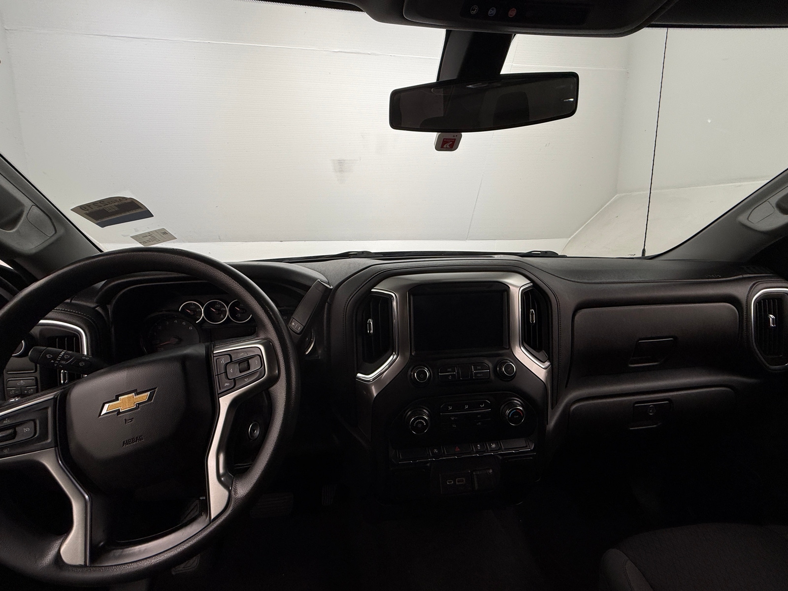 Thumbnail: 2020 Chevrolet Silverado 1500 - 3
