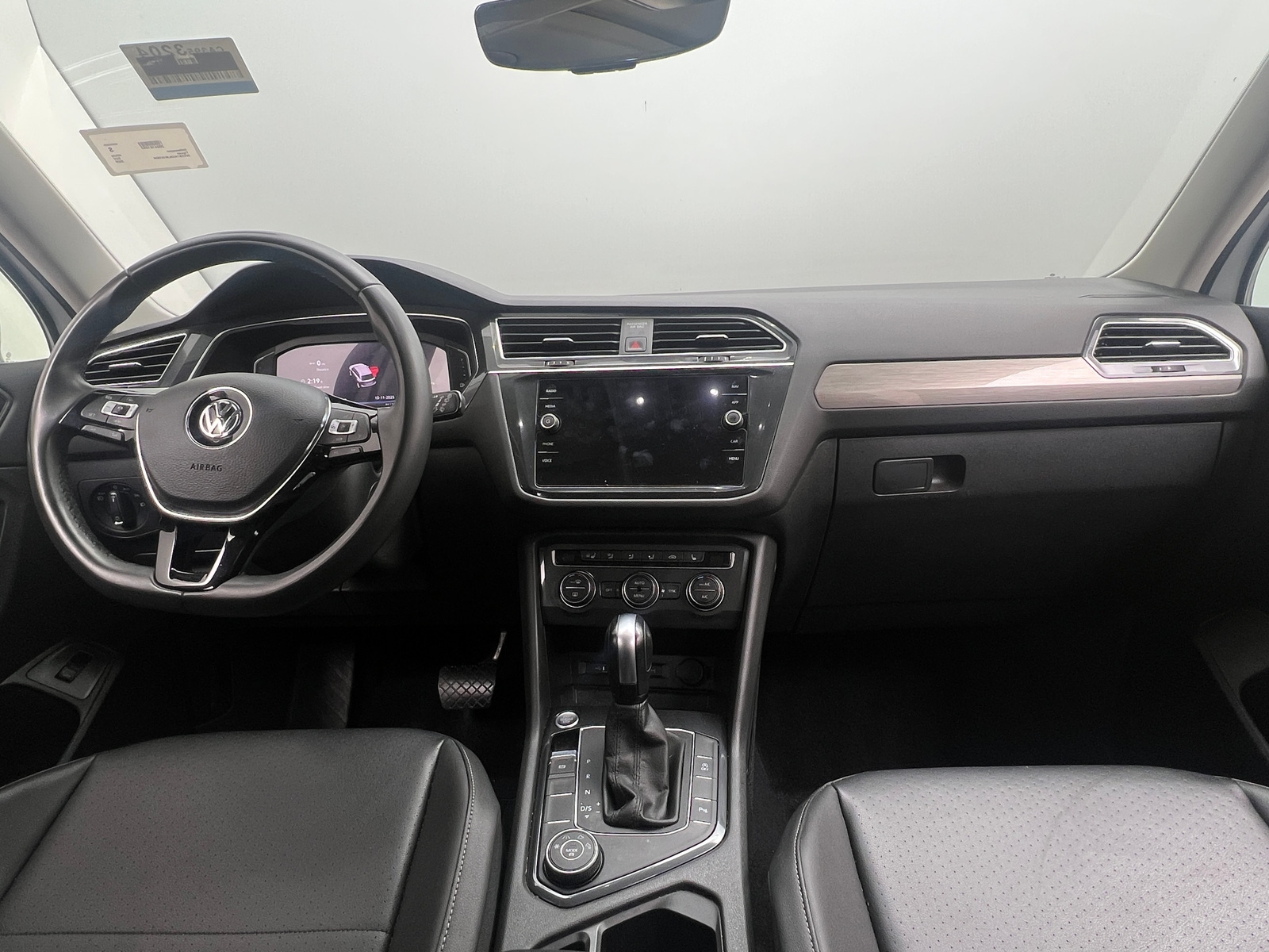 Thumbnail: 2020 Volkswagen Tiguan - 2