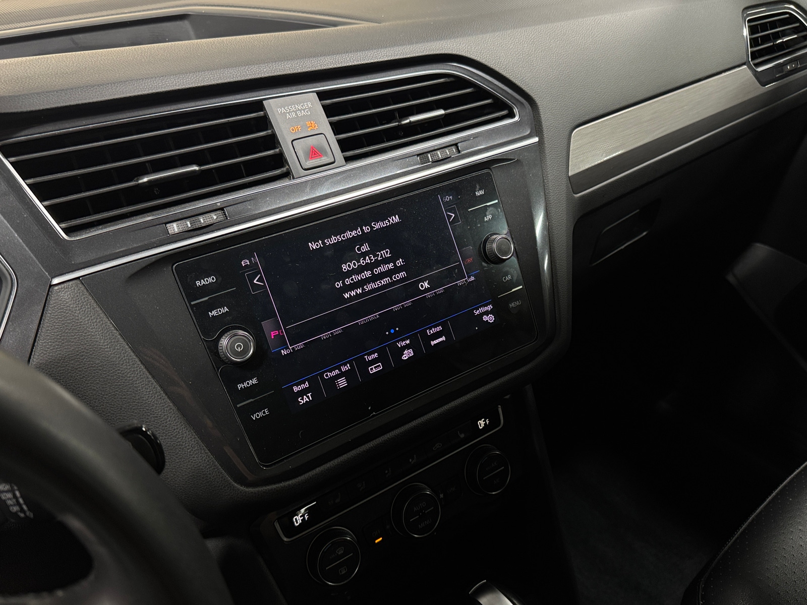 Thumbnail: 2020 Volkswagen Tiguan - 3