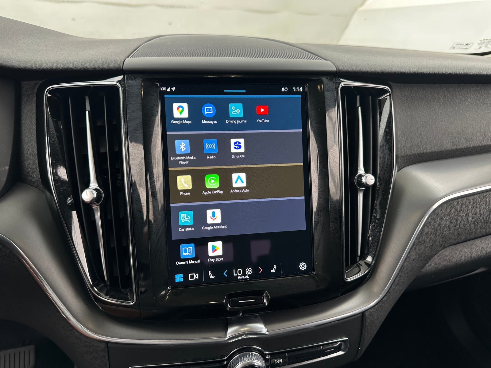 Thumbnail: 2025 Volvo XC60 - 4