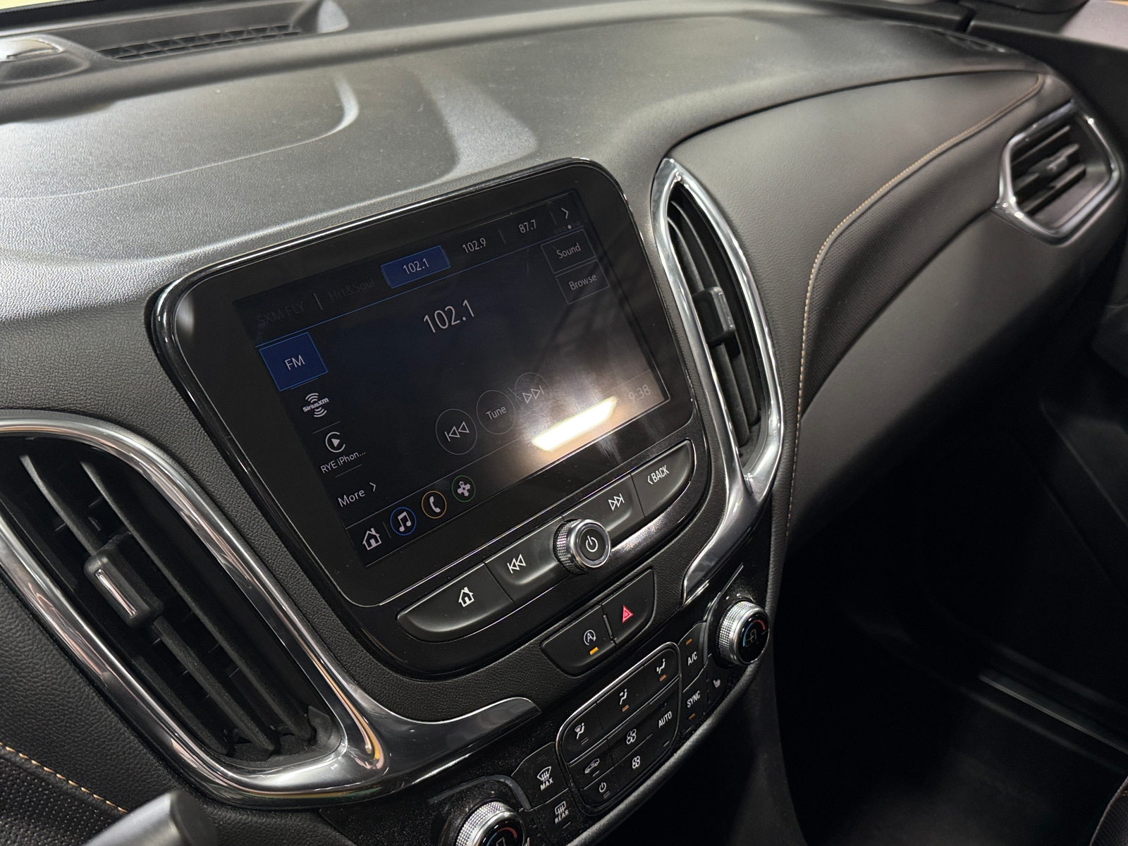 Thumbnail: 2022 Chevrolet Equinox - 3