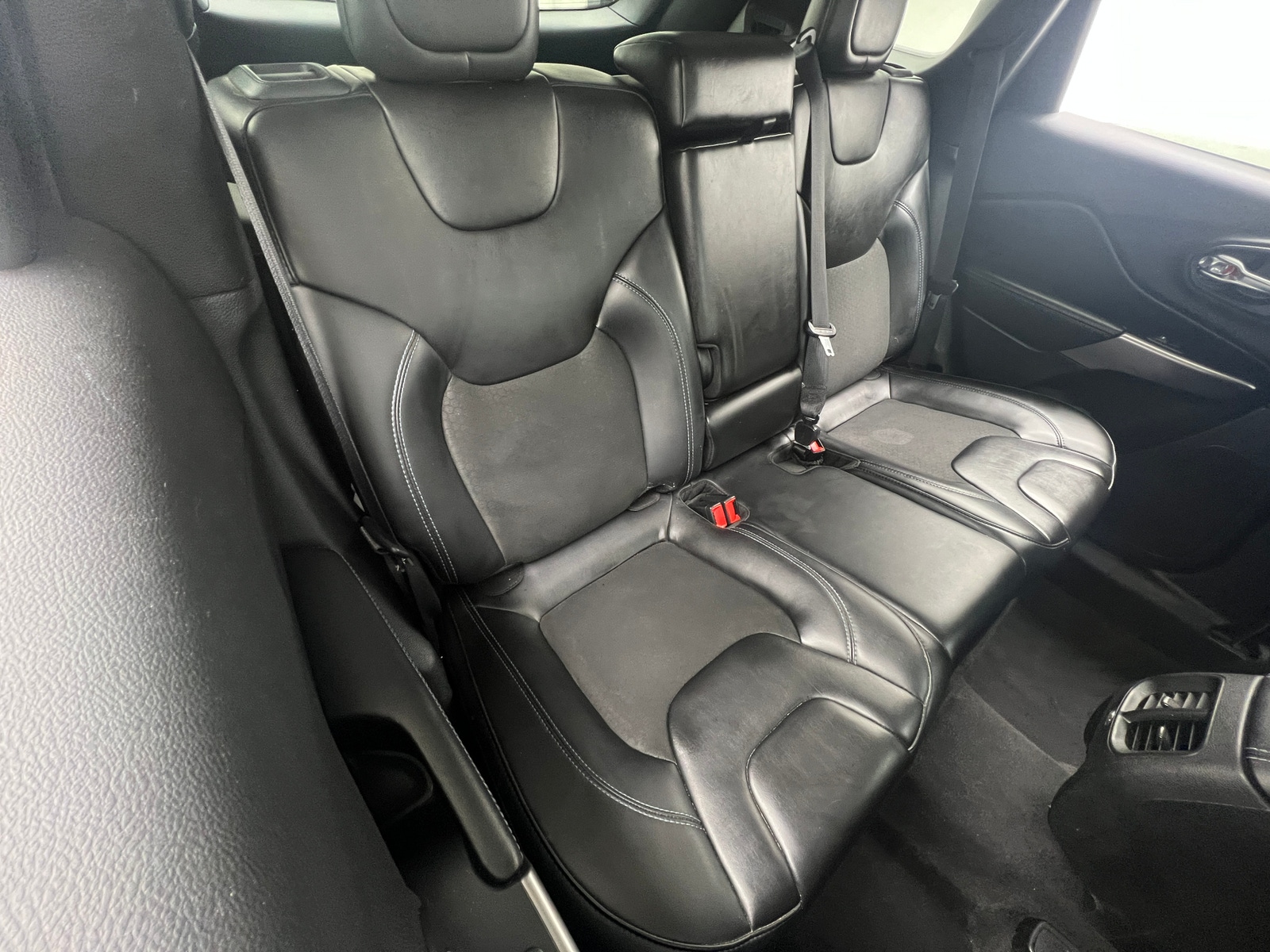 Thumbnail: 2019 Jeep Cherokee - 6
